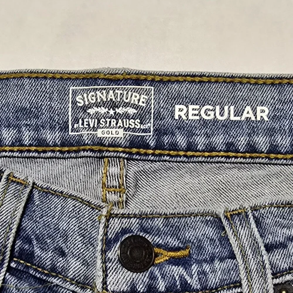 Levis signature by